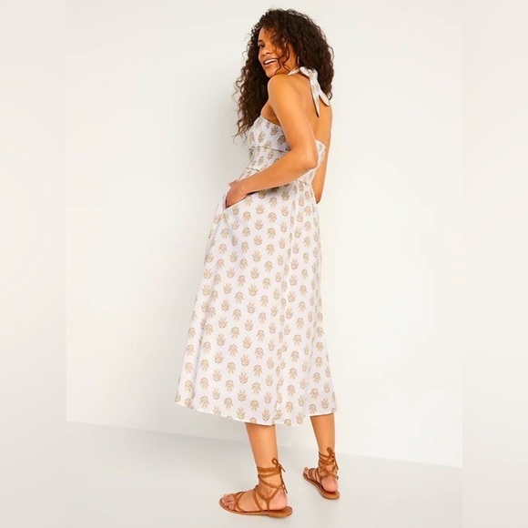 Old Navy Dresses & Skirts - Old Navy Fit & Flare Smocked Printed Keyhole Halter Maxi Dress